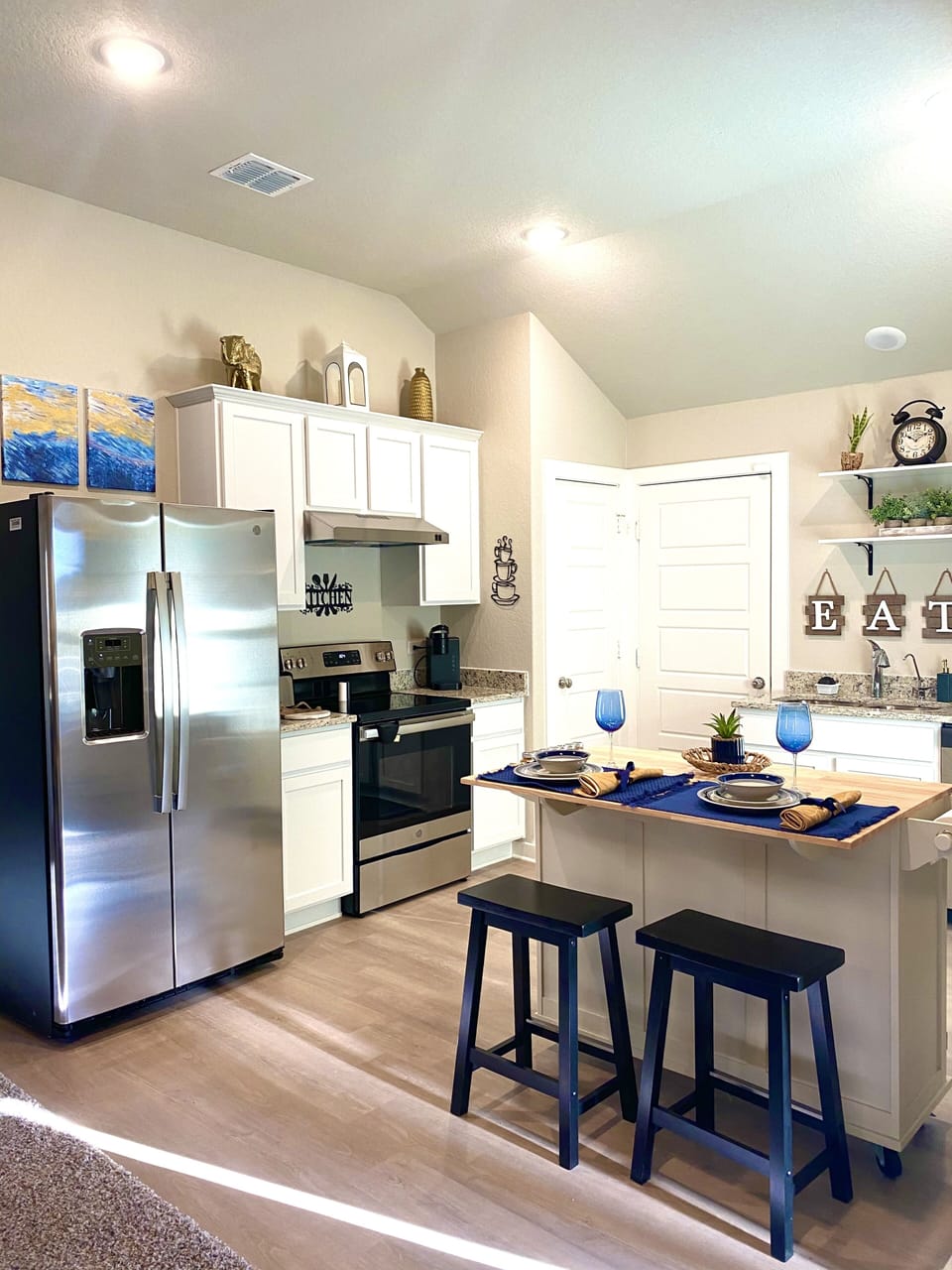 Classy gold & Blue kitchen 