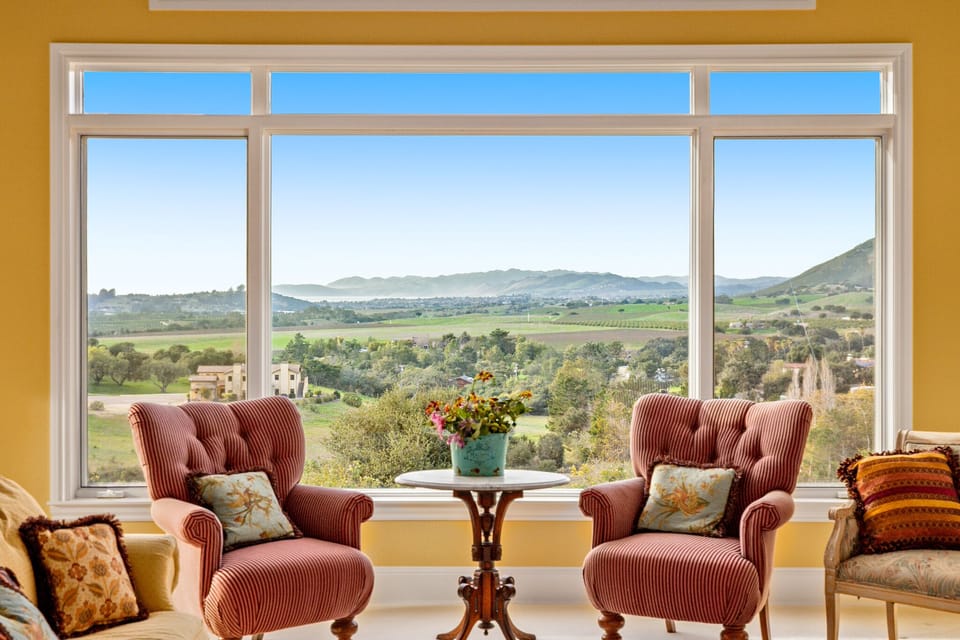 Living room with panoramic views of the Central Coast