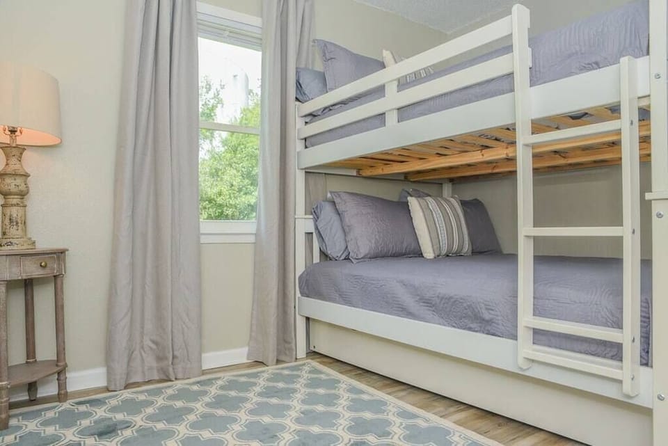 Bunkbed room for the kids!