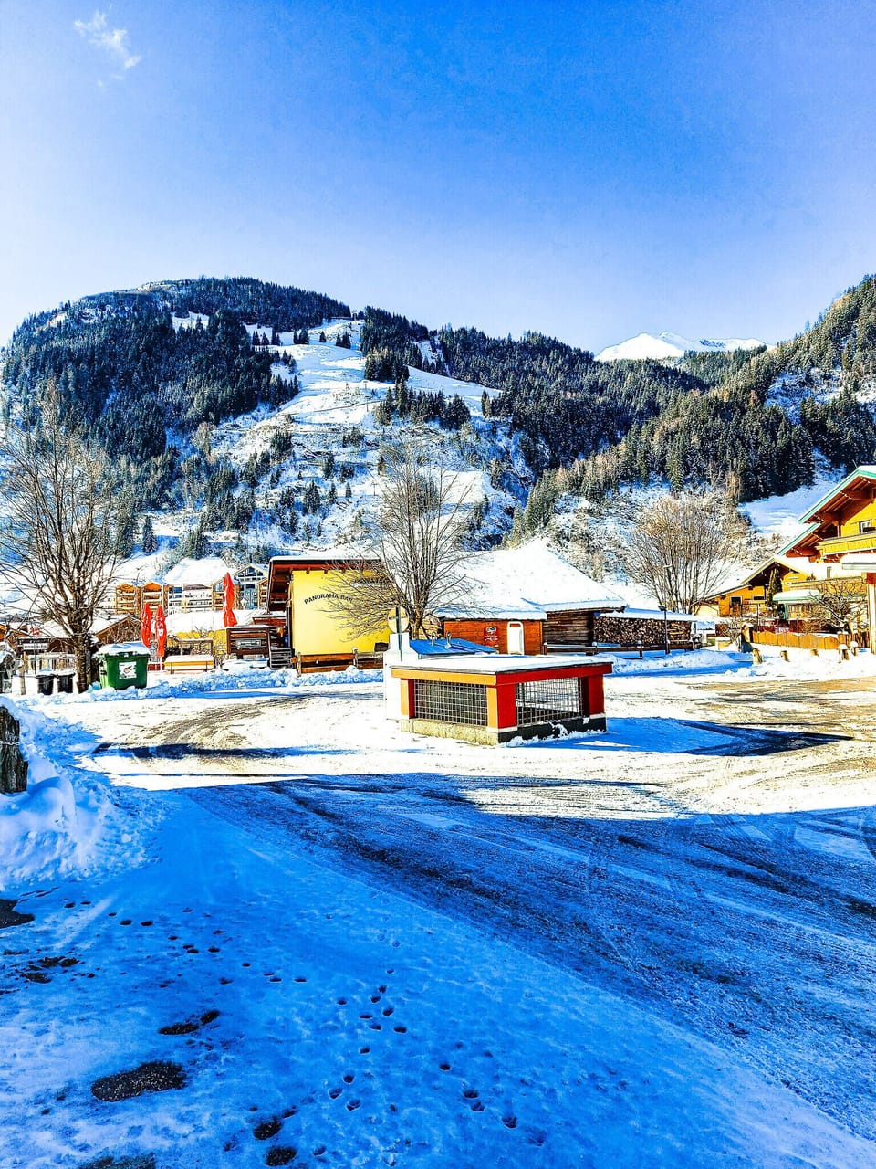 That's the enchanted view from this apartment over the mountains - beautiful, isn't it?