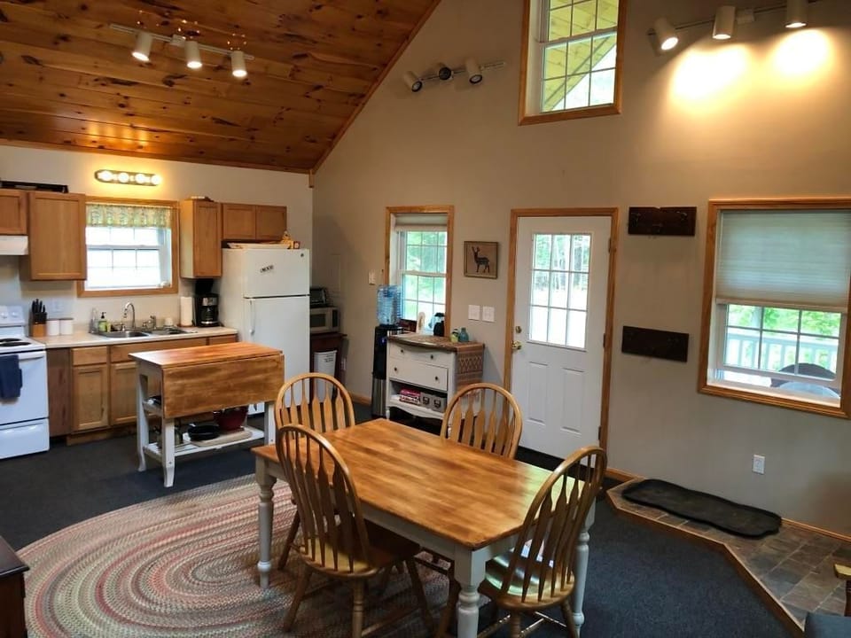Kitchen & Dining Space
