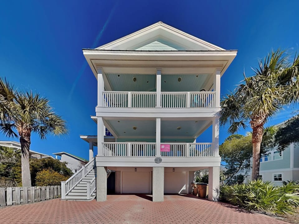 Mimi's Mermaids & Memories, Your Pet-Friendly Beach Escape!