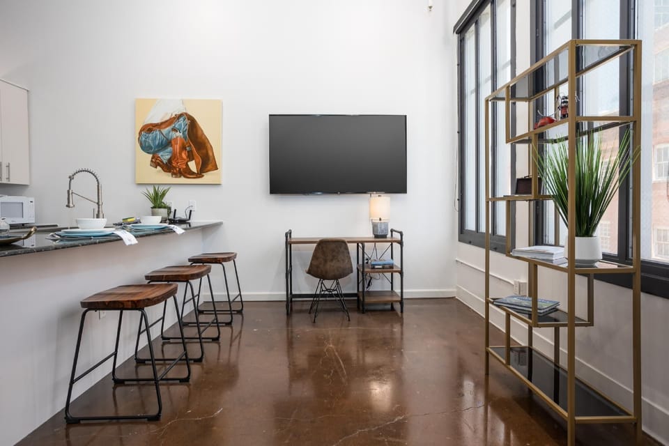 Relax in the spacious, beautifully designed living area, complete with cozy seating and chic decor, offering a perfect retreat after exploring Fort Worth’s lively downtown scene.
