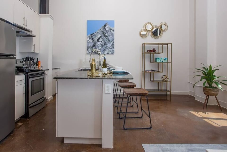 Enjoy the modern kitchen with ample counter space and all the essentials needed to prepare a meal, providing the perfect blend of comfort and convenience in downtown Fort Worth.