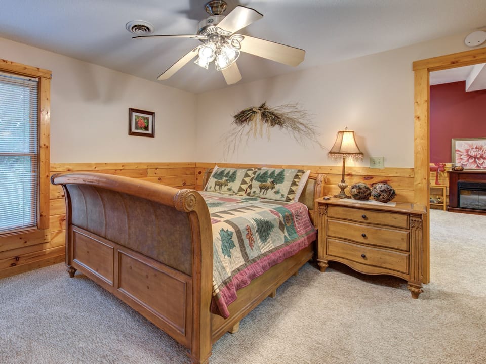 Third Bedroom - Queen Size Bed, Basement