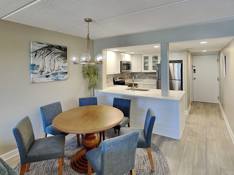 Dining Area - Seating for Six