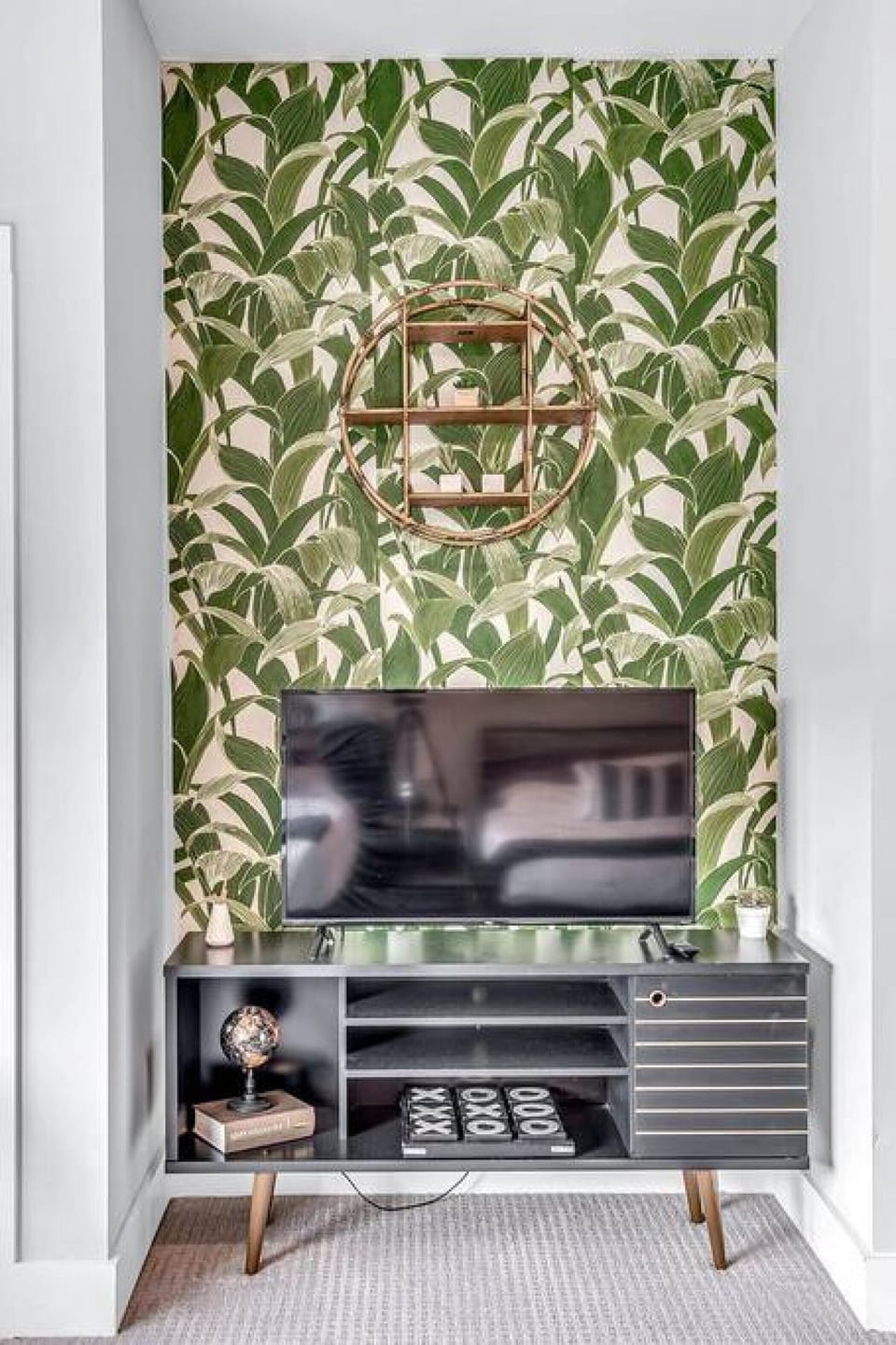 Smart TV with all the apps you could want!