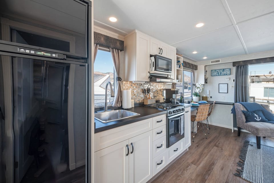 Plenty of space and amenities for prepping breakfast, lunch, apps & dinner