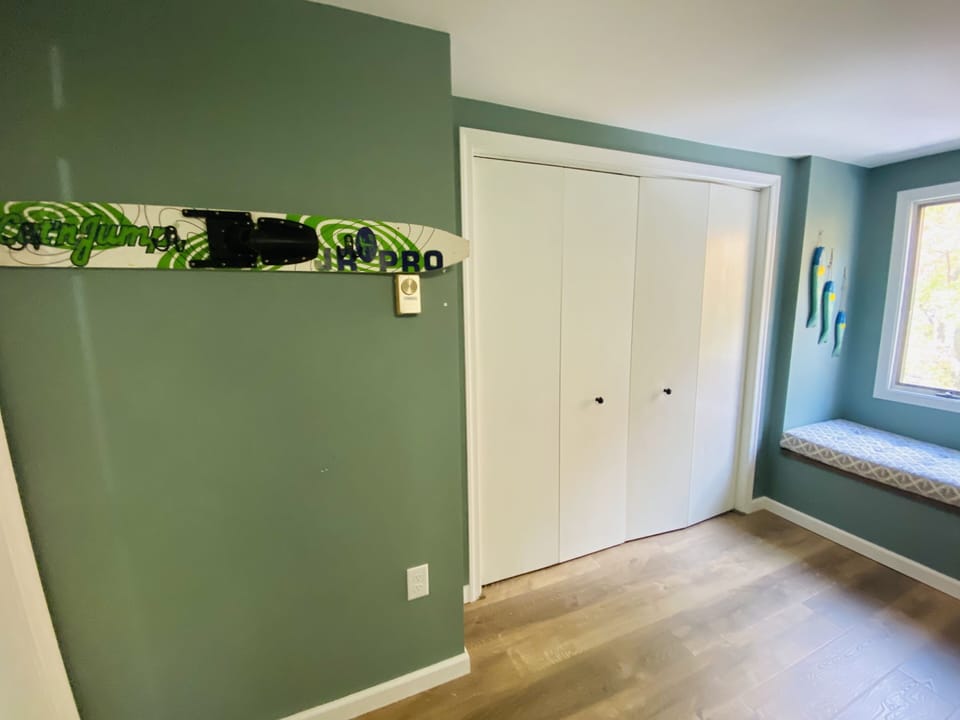 Upstairs: FrontGuestRoom Fullbed, 2twin, window seat, dresser, heat.ac split