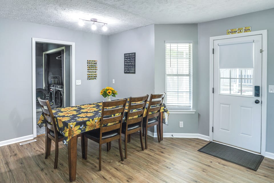 Dining Area | High Chair/Booster Seat