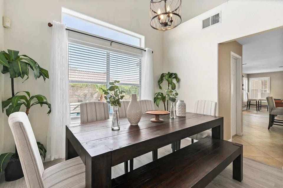 Enjoy your sumptuous homecooked meal in this cozy dining area!