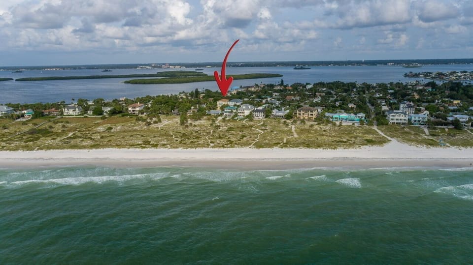 FLORIDA VACATION RENTAL COMPANY presents… 🌊 Sweet Escape ➠ 1015