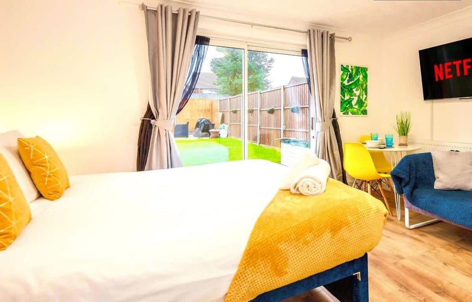 Bedroom at Jesswood Properties Short Lets & Serviced Accommodation