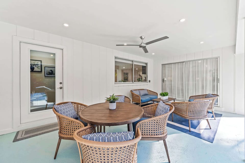 Cozy Outdoor Dining Area