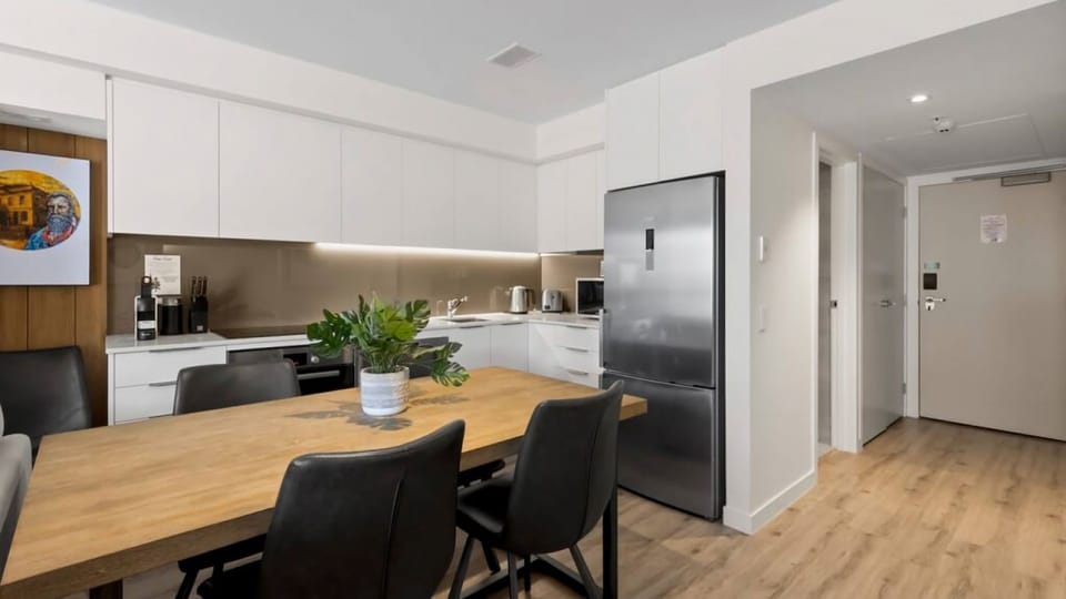 Entrance/Kitchen