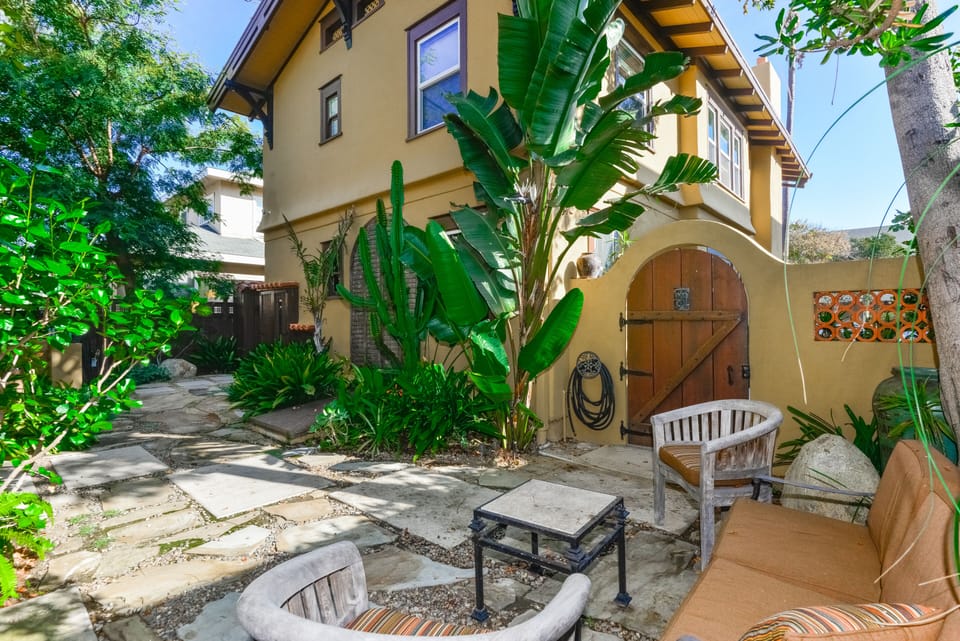 LOWER CARRIAGE HOUSE - PATIO