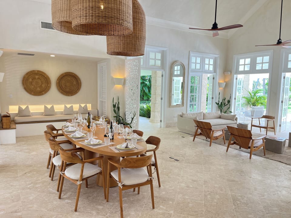 Dining for 10 people
