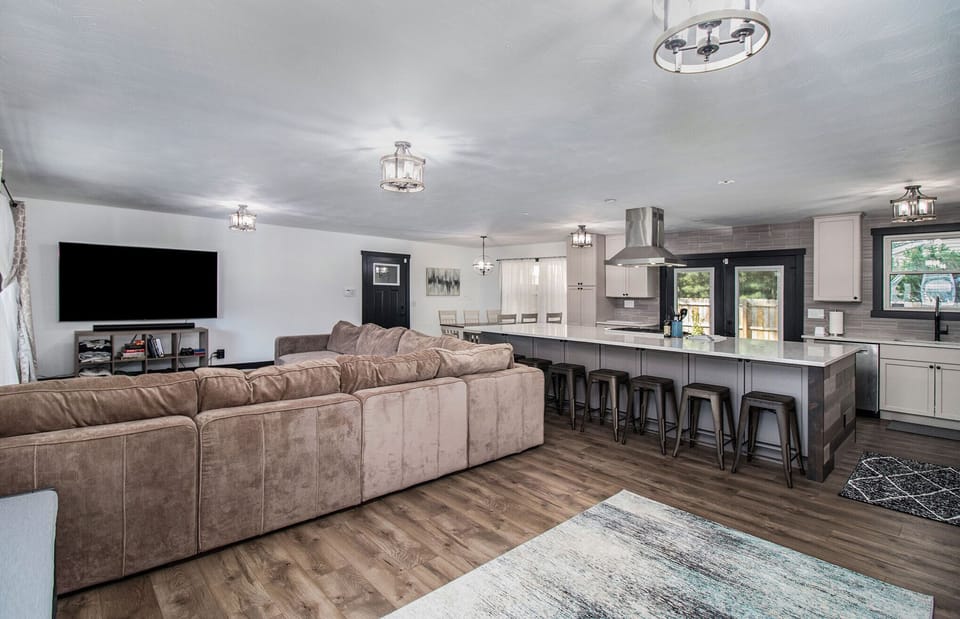 Open concept kitchen & great room