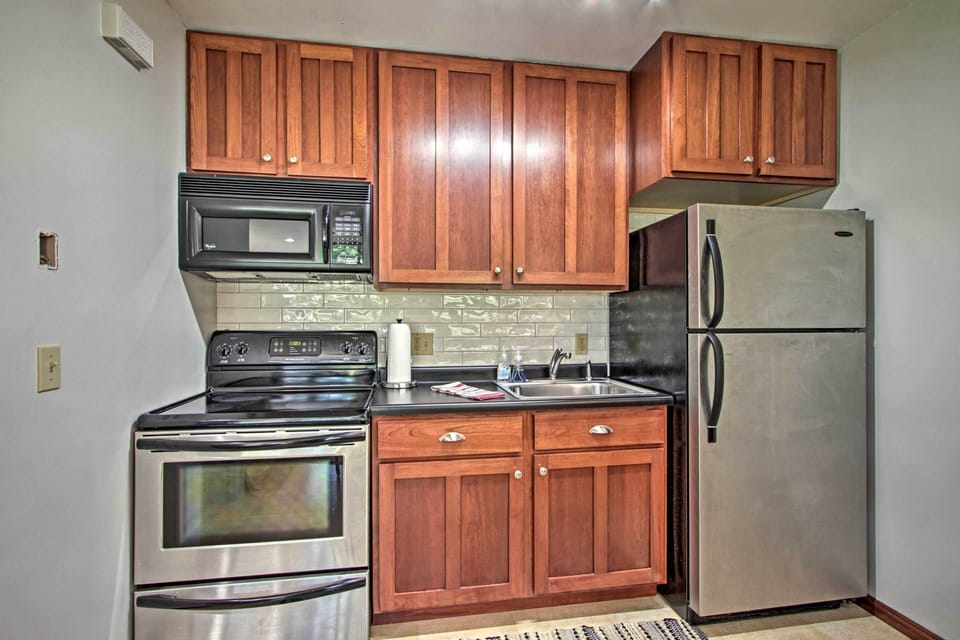 Kitchen | Coffee Maker (Complimentary Coffee & Creamer Provided)
