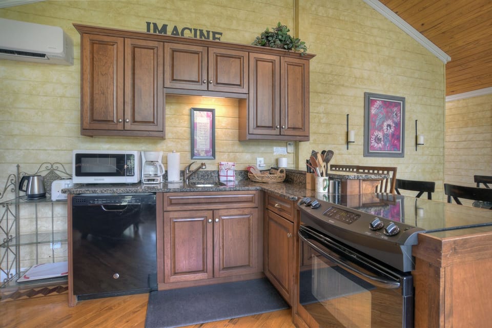 Oreilly Inn - Fully Stocked Kitchen