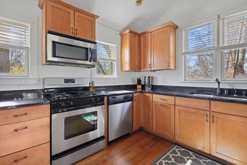 When you're feeling like whipping up a vacay meal or snack-this kitchen's ready.