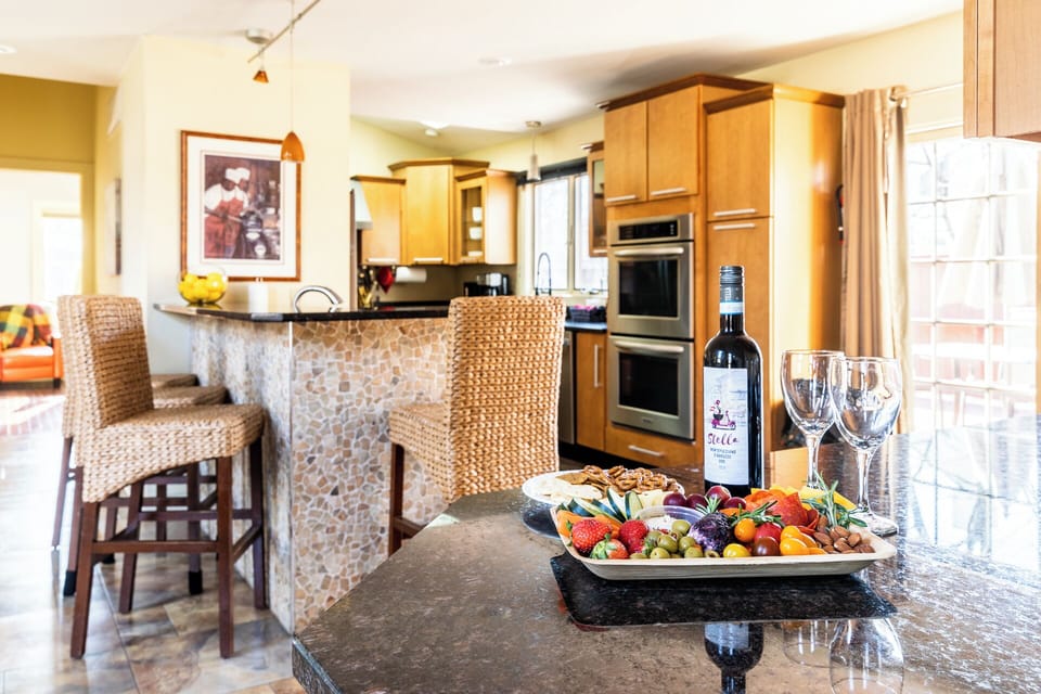 Large and fully equipped kitchen with bar seating