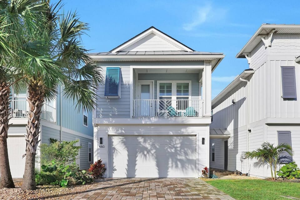 Great Beach house with plenty of coastal vibes. 