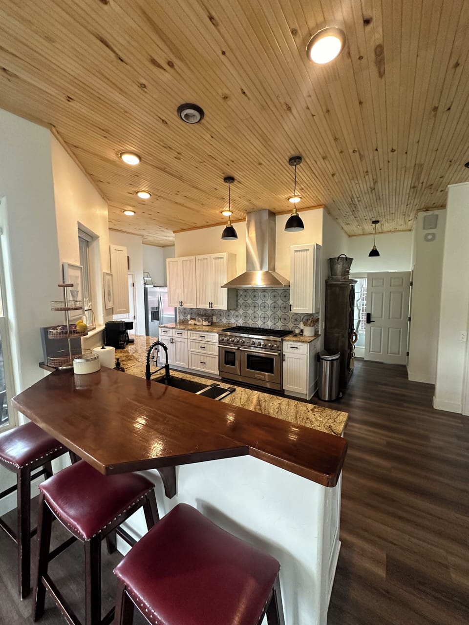 Fully Equipped Kitchen with Open Floor Plan