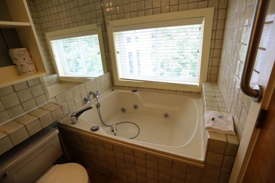 Whirlpool tub