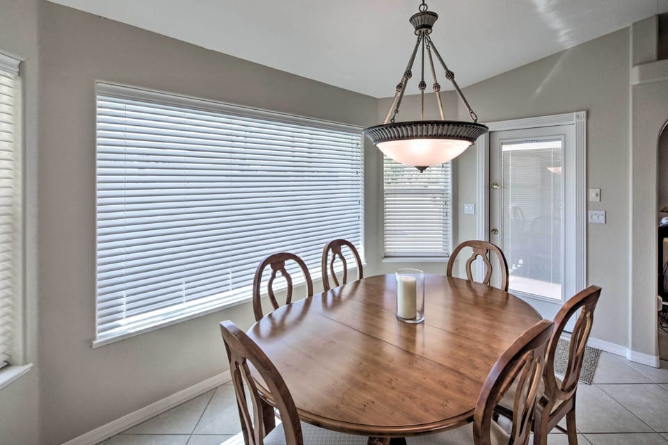 Dining Area | Dishware Provided