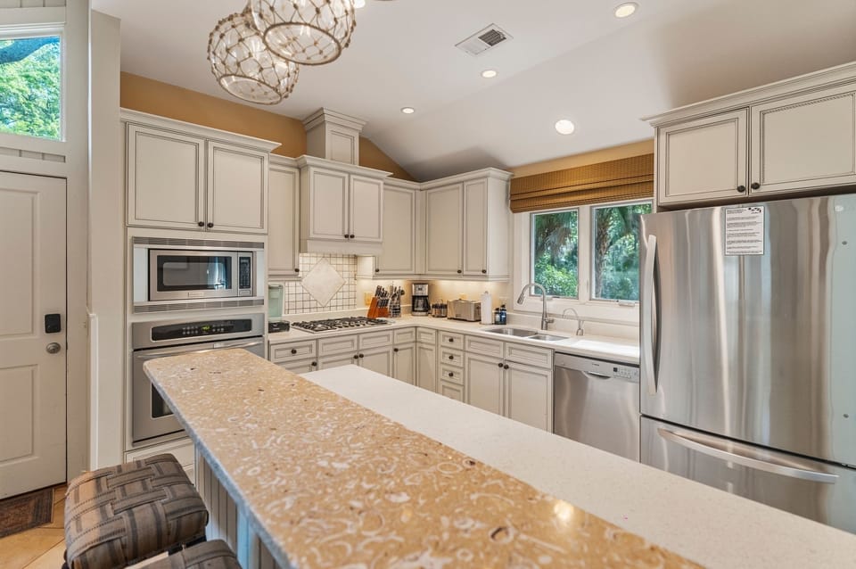 Well equipped kitchen has Keurig & drip coffee, blender, instant hot/cold water