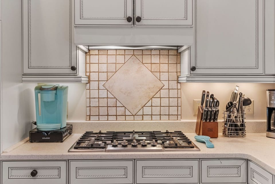 Gas stove and a well-stocked kitchen!