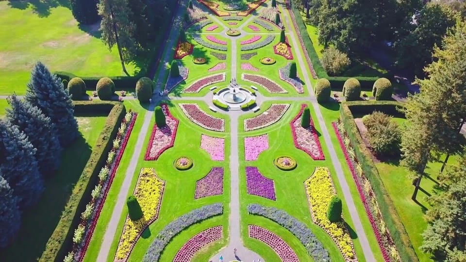 Duncan Gardens. Just across the street!