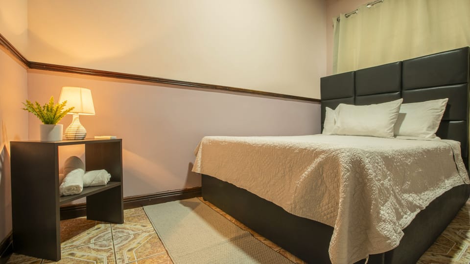 Bedroom 3: Full bed and A/C