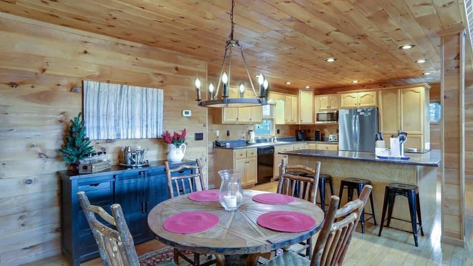 BRKFST NOOK OFF KITCHEN