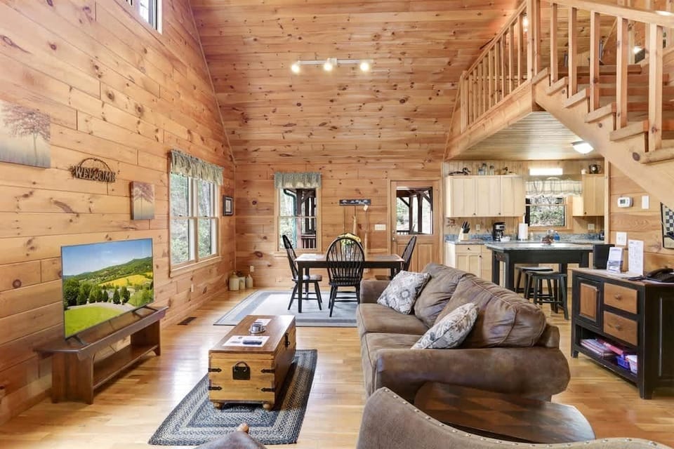 WALK-IN WOW FRONT ENTRANCE VIEW