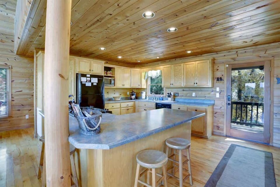 KITCHEN FACING MAIN 2ND FL ENTRANCE