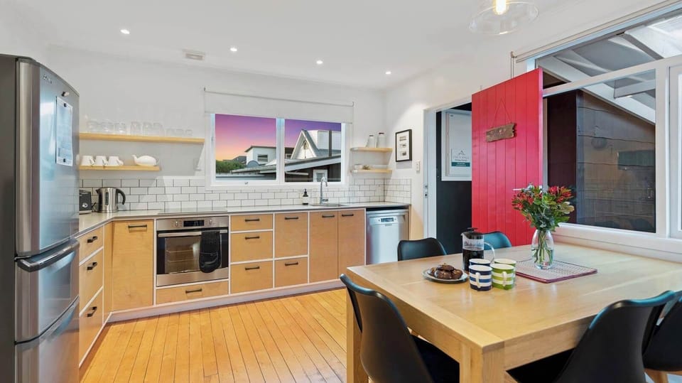 Kitchen dining area
