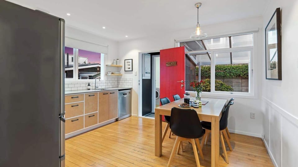 Kitchen / dining area