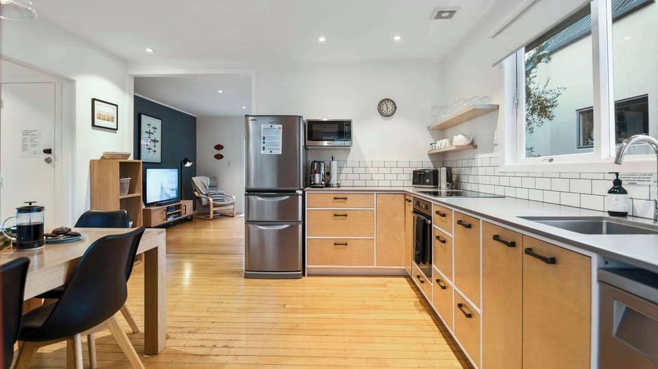 Kitchen / dining area