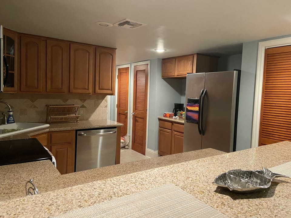 Fully equipped kitchen, microwave, stove, dishwasher, coffee maker