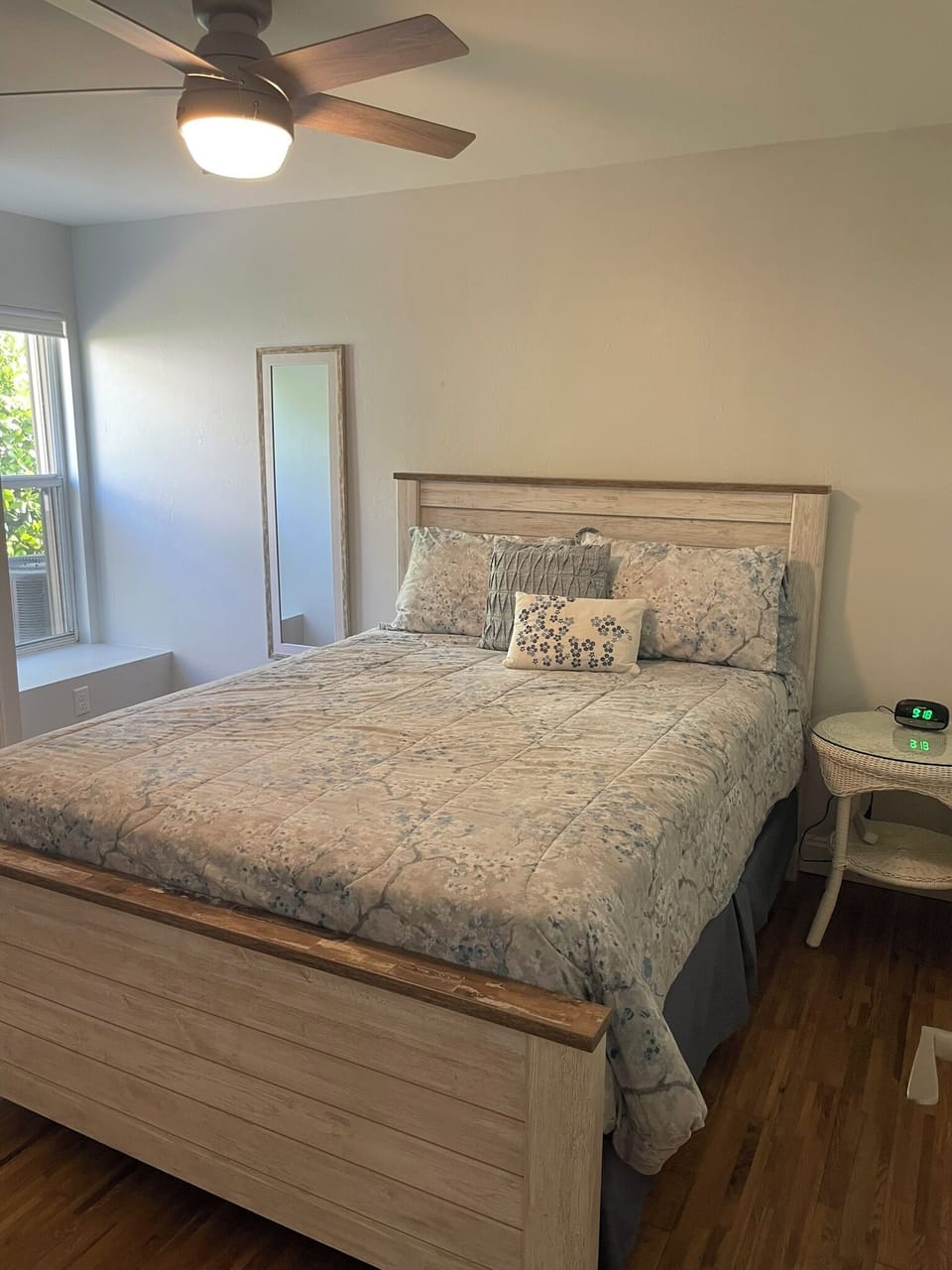 Bedroom 3, Queen