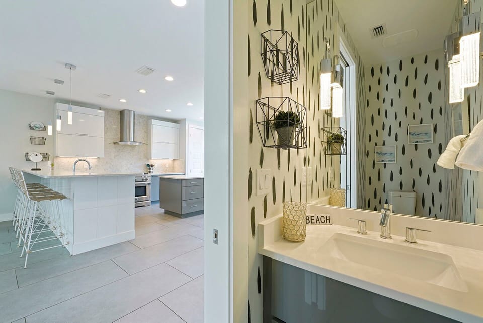 White Pearl - Destiny by the Sea - Bathroom & Kitchen