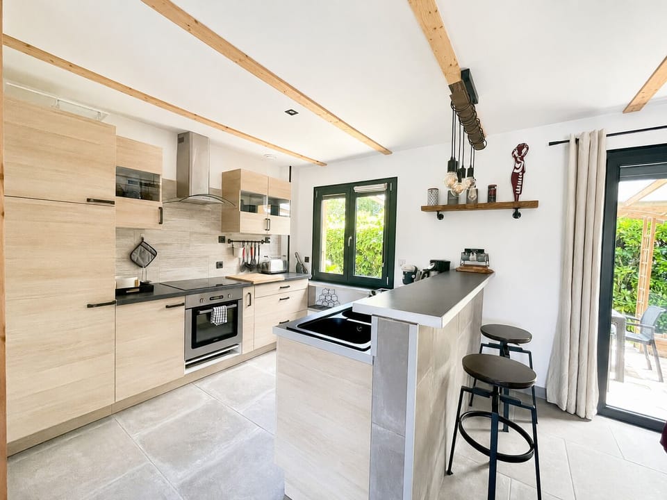 Open kitchen with a bar