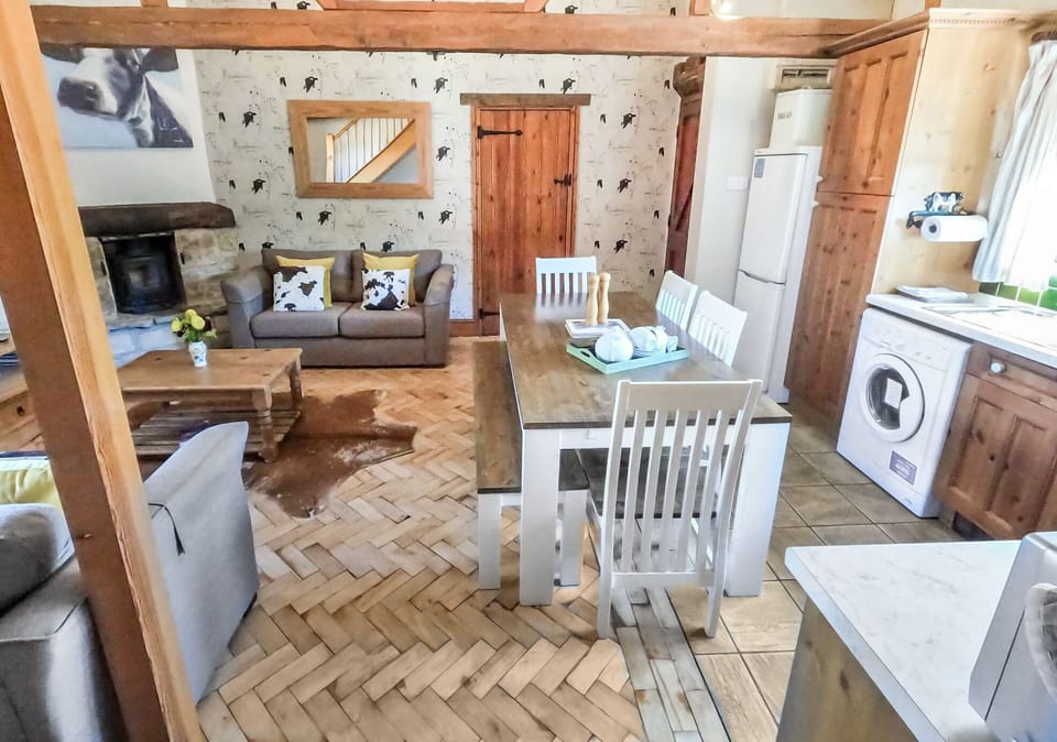 Cow Byre 1 Dining Table