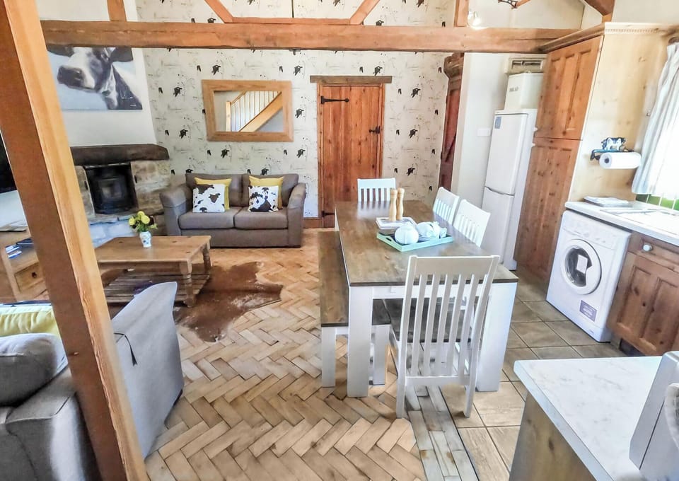 Cow Byre 1 Dining Table