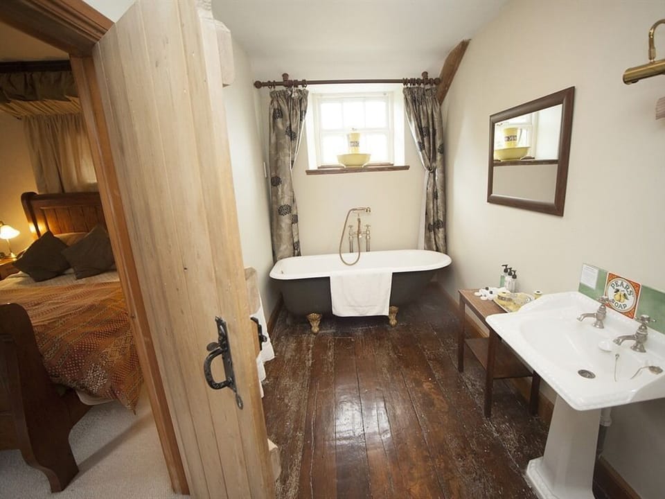 Farmhouse Room Bathroom