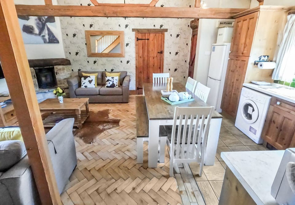 Cow Byre 1 Dining Table