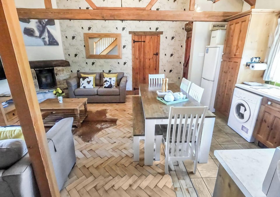 Cow Byre 1 Dining Table