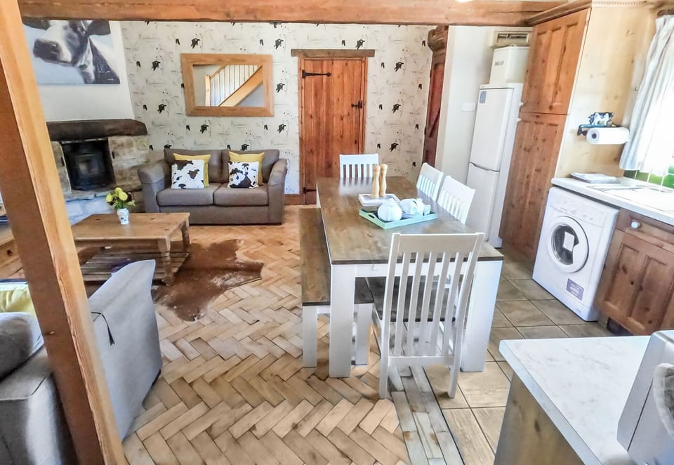 Cow Byre 1 Dining Table